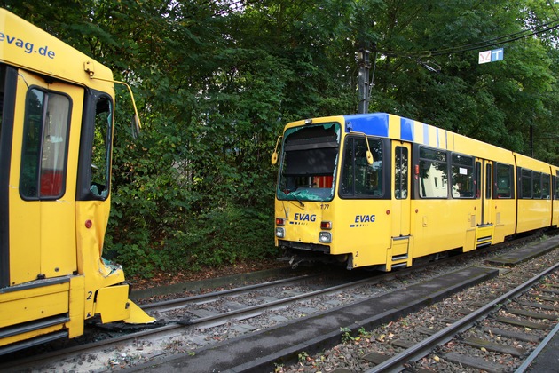 FW-E: Kollision zweier Straßenbahnen in Essen, sechs Erwachsene und zwei Kinder leicht verletzt