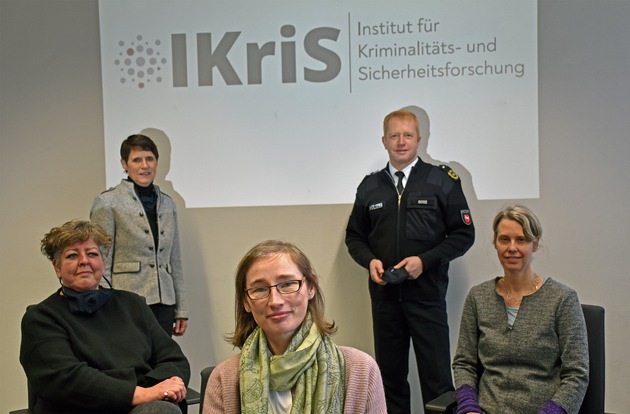 POL-AK NI: Unterstützung für Forschung in der Polizeiakademie Niedersachsen / Institut für Kriminalitäts- und Sicherheitsforschung gegründet (FOTO)