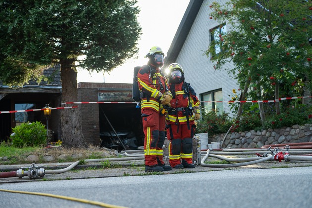 FW-SE: Brand in einer Garage in Kaltenkirchen