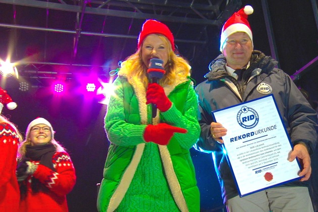 Weihnachtliche Bestleistung für den größten Weihnachtstanz bei WDR LOKALZEIT – live im TV holen 870 Menschen den RID-Weltrekord nach Castrop-Rauxel