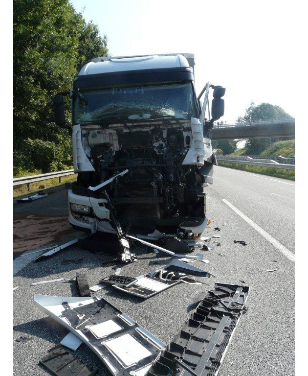 POL-WL: Stelle-Ashausen - Schwiegereltern mit Messer verletzt ++ Hittfeld - Auffahrunfall auf der A 1 löst Stau aus ++ Winsen/L. - Radfahrerin angefahren ++ und weitere Meldungen