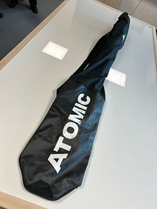 POL-KS: Polizei sucht Eigent&uuml;mer von verlorenen Skiern auf Autobahn 7 bei Fuldabr&uuml;ck: