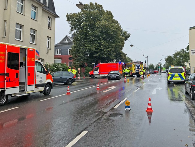 POL-ME: Hoher Sachschaden und zwei Verletzte bei Verkehrsunfall - 2108095 - Mettmann
