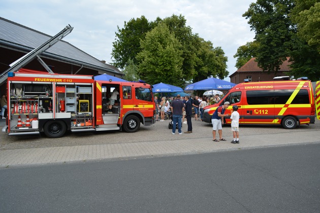 FW Gangelt: Zwei neue Fahrzeuge zum Jubiläum