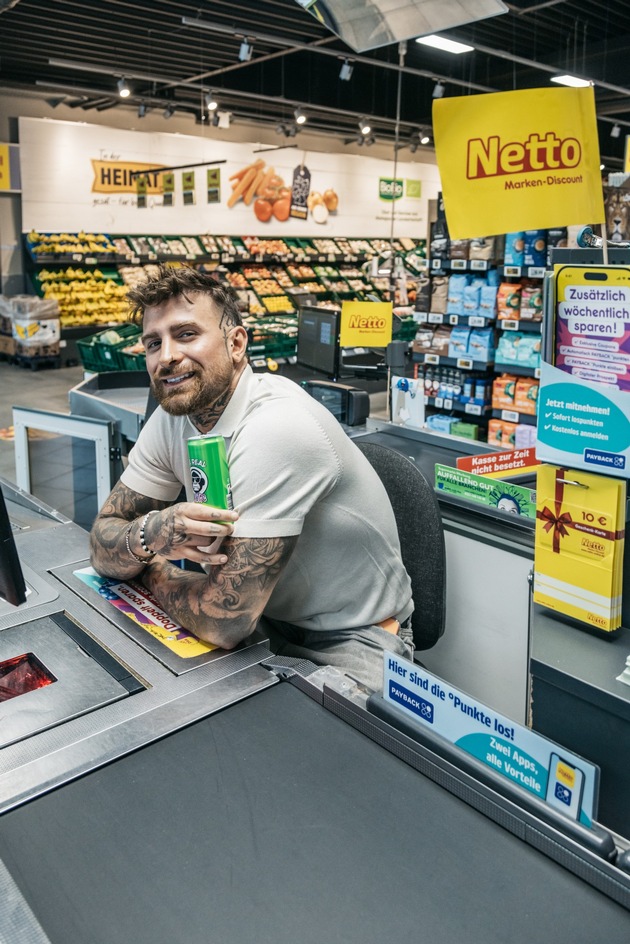 Fan-Moment bei Netto: Reality-Star Gigi Birofio kassiert in Köln