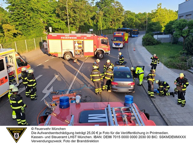 FW-M: Technische Rettung nach Verkehrsunfall (Pasing)