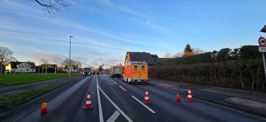 FW-WRN: FEUER_2 - LKW 18 Tonnen, brennt an Achse