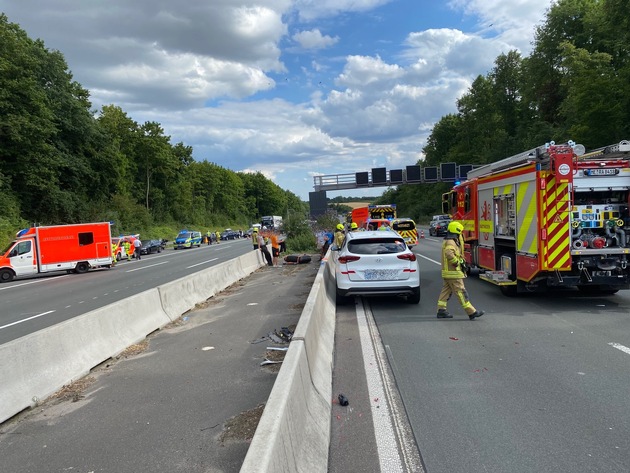 FW Ratingen: Zwei Unfälle auf der BAB 3 - Feuerwehr Ratingen erlebt zweiten Unfall live