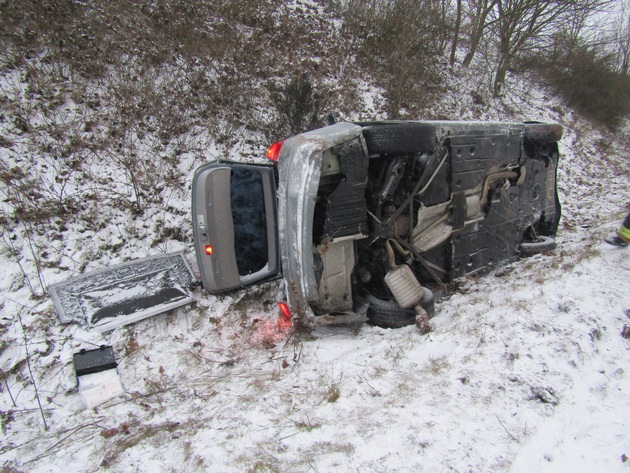 POL-PDKL: Unfall auf Schneeglätte