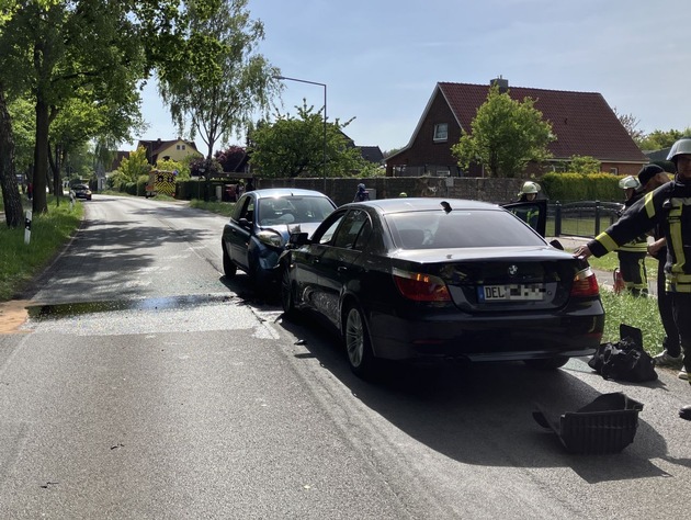 POL-STD: Zwei Verletzte bei Unfall in Buxtehude auf der Apensener Straße