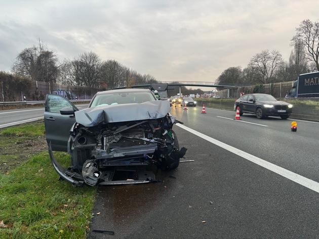 FW-MH: Verkehrsunfall auf der Autobahn A40
