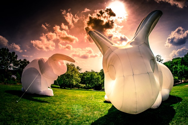 Mit einem begehbaren Gewächshaus, gigantischen Kaninchen und faszinierenden Zaubershows: Der Frühling erwacht in der Autostadt vom 25. März bis zum 10. April