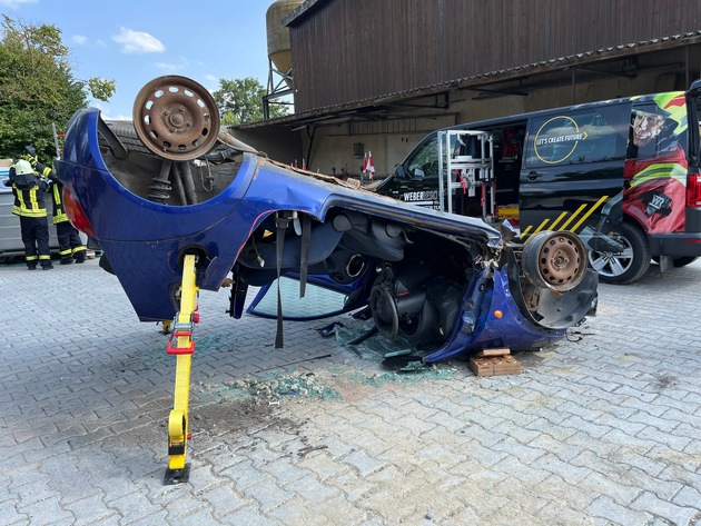 FW Borgentreich: Fortbildung mit WEBER RESCUE - Technische Hilfeleistung Verkehrsunfall
