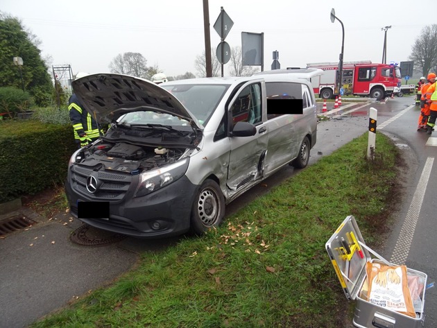 FW Sonsbeck: Verkehrsunfall an der Kreuzung Zur Furth