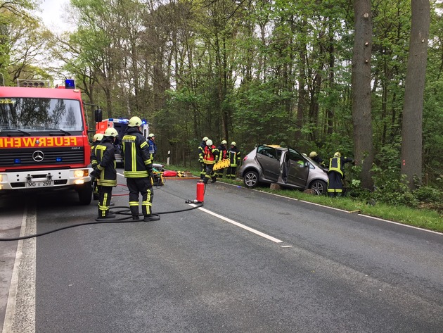 FW-MG: Schwerer Verkehrsunfall - 2 Personen schwer verletzt