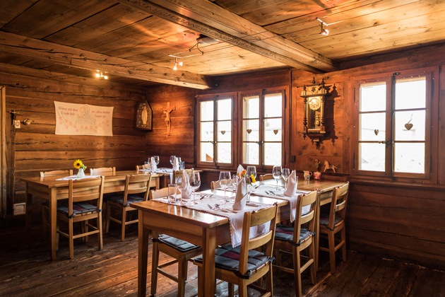 ICOMOS vergibt Auszeichnungen ins Engadin und ins Wallis: Das &quot;Hotel Piz Linard&quot; in Lavin wird historisches Hotel, das &quot;Wirtshaus Godswärgjistubu&quot; in Albinen historisches Restaurant des Jahres 2018