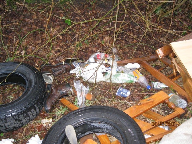 POL-SE: Heede - Müllablagerung in der Feldmark - Wer kann Hinweise geben?