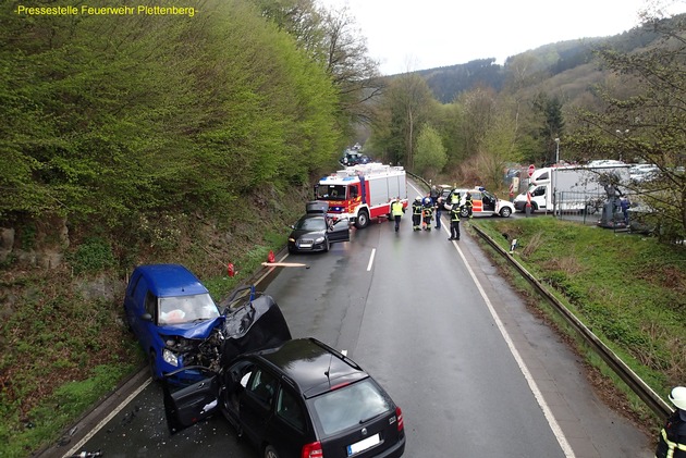 FW-PL: 2 Verkehrsunfälle, ein Kleinbrand und eine Ölspur innerhalb von zweieinhalb Stunden