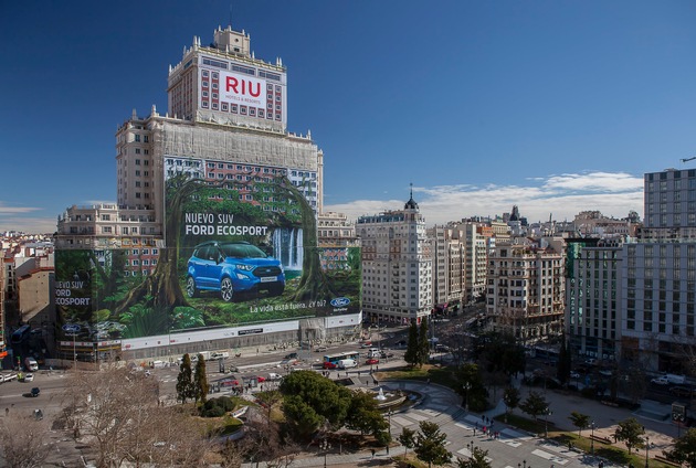 Größtes Werbeplakat der Welt hängt in Madrid und zeigt den neuen Ford EcoSport