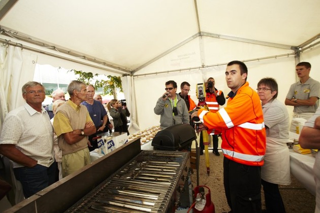 Der längste Gasgrill der Welt misst 20m 58cm 8 mm / Er wurde zum 150Jahr-Jubiläum der Regio Energie Solothurn in Betrieb genommen