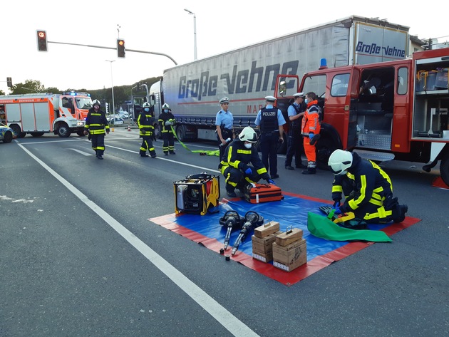 FW-EN: Unfall mit historischem Feuerwehrfahrzeug