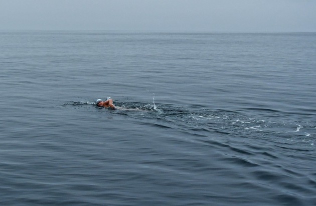 Marburger Ausnahmeathletin nimmt die dritte Hürde  / Nathalie Pohl erobert den Catalina Channel in Kalifornien (FOTO)