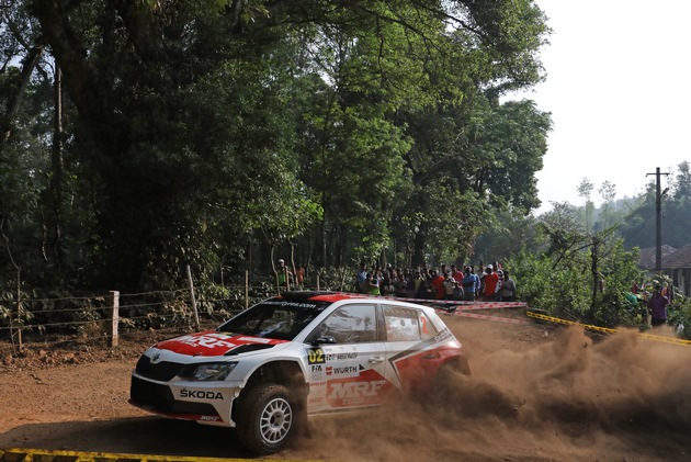 APRC-Rallye Indien: Gill siegt und verteidigt Titel-Doppelsieg für MRF SKODA - Veiby auf Rang 2 (FOTO)