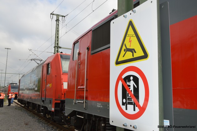 LRA-Ravensburg: Feuerwehren des Landkreises Ravensburg wurden im Bereich Elektrifizierung der Bahnstrecken geschult