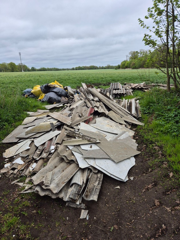 POL-NMS: 20260512-4-PDNMS-Padenstedt: Wer entsorgte den Müll in der Feldmark?