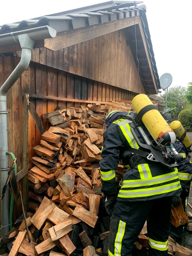 POL-STD: Alarm für die Ortswehren aus Agathenburg, Dollern und Hagen - Feuer schnell gelöscht