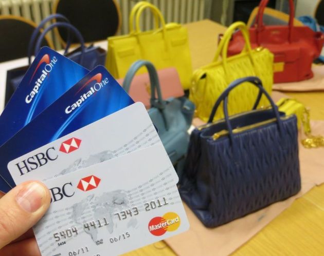 POL-D: Gefälschte Kreditkarten auf der Kö im Einsatz - &quot;Luxus-Betrügerin&quot; hatte Faible für teure Handtaschen - 25.000 Euro Schaden - Festnahme