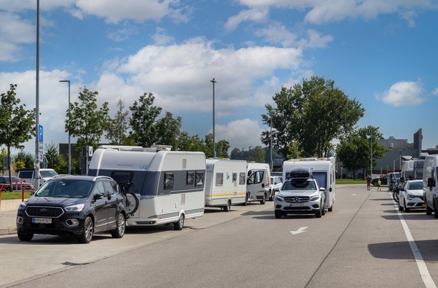 Kein Herz für Camper an deutschen Rastanlagen / ADAC Test: Rastanlagen kommen gestiegener Nachfrage nicht hinterher / Keine Serviceangebote / Verschärfung der Situation durch Lkw-Parkdruck