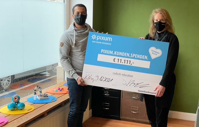 Pixum: 500.000 Euro MwSt.-Spende: Letzter "#Pixum.Kunden.Spenden"-Scheck übergeben