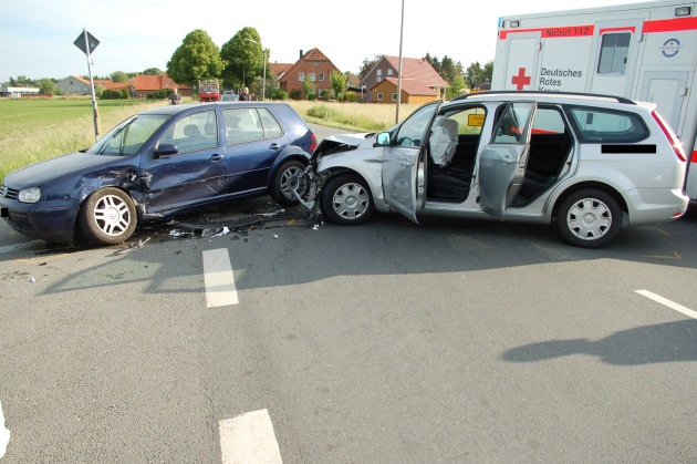 POL-STH: Verkehrsunfall in Sachsenhagen, zwei Leichtverletzte