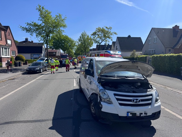 FW Neumünster: Verkehrsunfall in der Wasbeker Straße - Drei Verletzte ins Krankenhaus eingeliefert