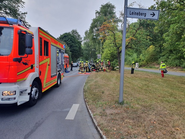 POL-GÖ: (340/2022) Von Straße abgekommen und überschlagen - 64Jähriger Mercedesfahrer bei Verkehrsunfall leicht verletzt
