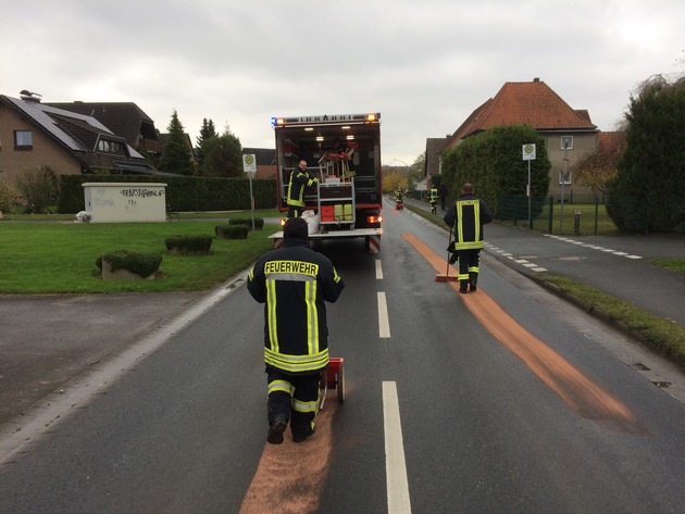 FW Lage: Ölspur in Hagen erfordert umfangreiche Reinigung