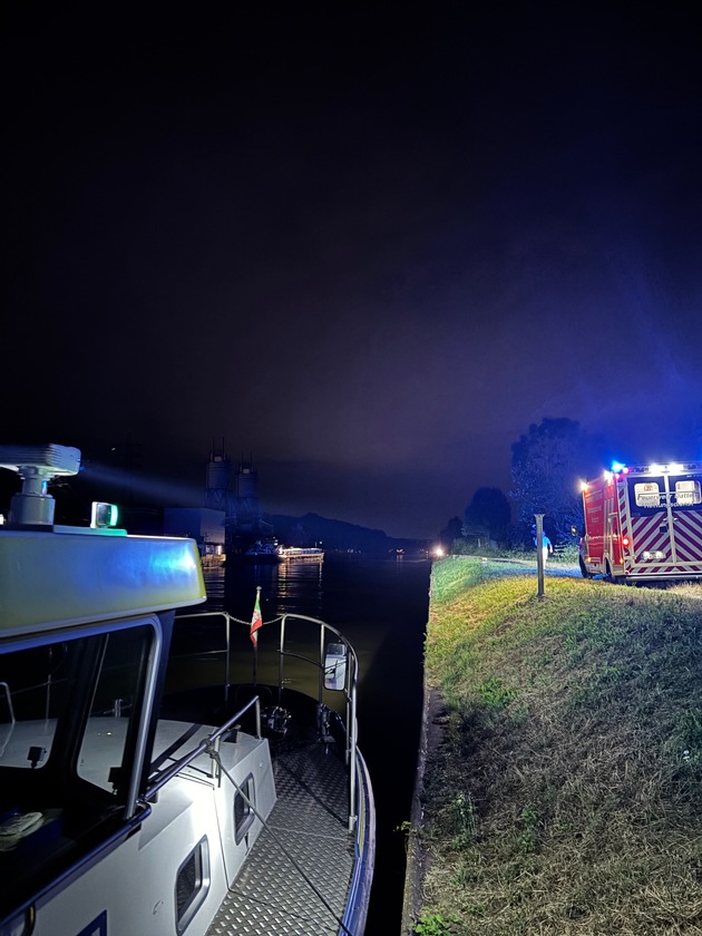 FW Datteln: Person aus dem Dortmund-Ems-Kanal gerettet.