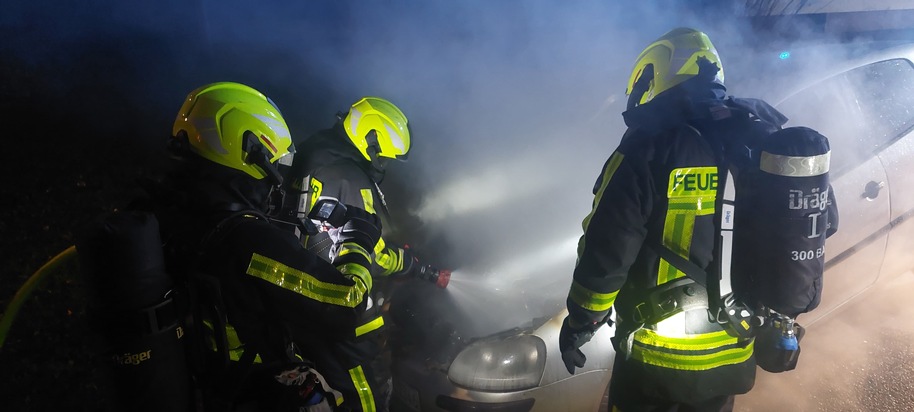 FW-EN: Brennen 2 PKW am Martfelder Weg