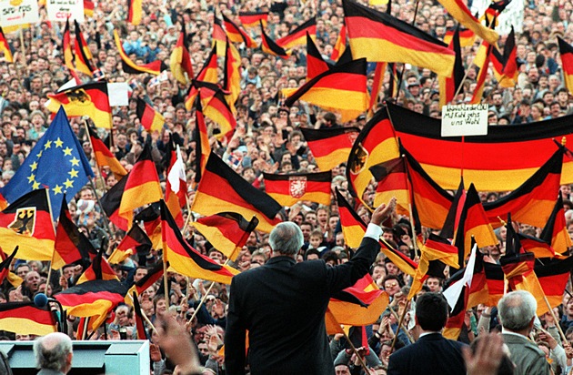 picture alliance zeigt 70 Jahre Bundesrepublik Deutschland in 70 ausgewählten Kollektionen