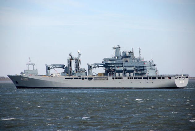 Indienststellung Einsatzgruppenversorger &quot;Bonn&quot; - &quot;Open-Ship&quot; im Anschluss an die Übergabe am Bontekai in Wilhelmshaven (BILD)