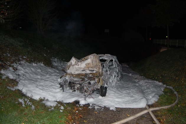 POL-PDKL: Auto ausgebrannt - Fahrer verschwunden