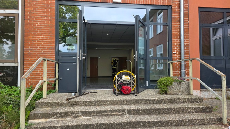 FW Celle: Feuer in Berufsbildener Schule - mehrere Betroffene!