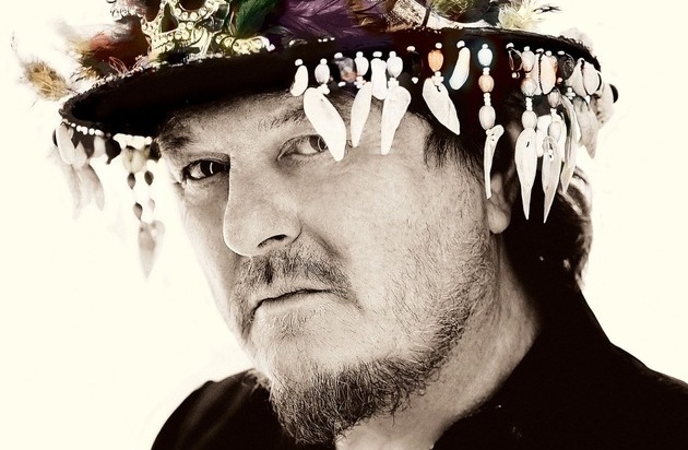 Universal International Division: Zucchero veröffentlicht heute neues Album "Black Cat" u.a. mit Bono, Mark Knopfler und Elvis Costello