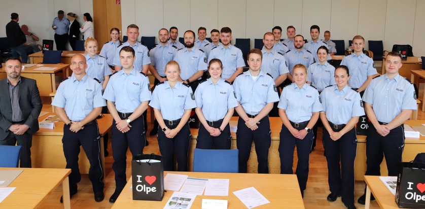 POL-OE: Neue Polizeikommissarinnen und -kommissare verstärken die KPB Olpe