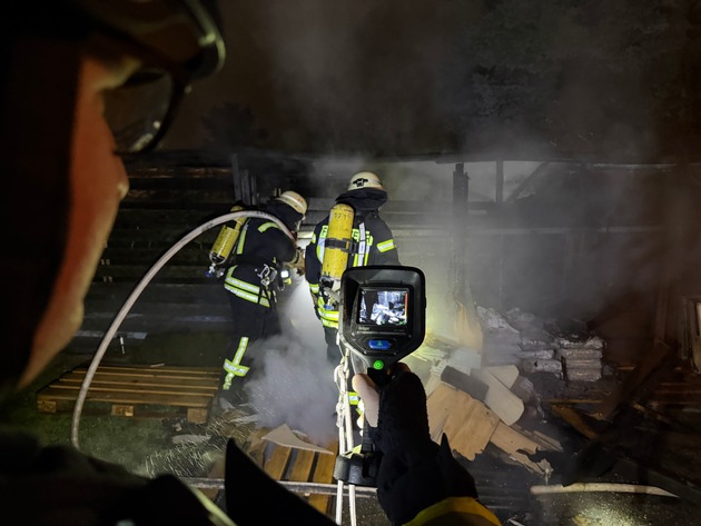FW LK Neunkirchen: Arbeitsreiche Silvesternacht für die Feuerwehren im Landkreis Neunkirchen