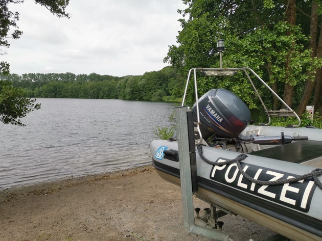 POL-OS: Osnabrück: Polizeieinsatz am Rubbenbruchsee - Taucher suchen verschwundene Tretboote