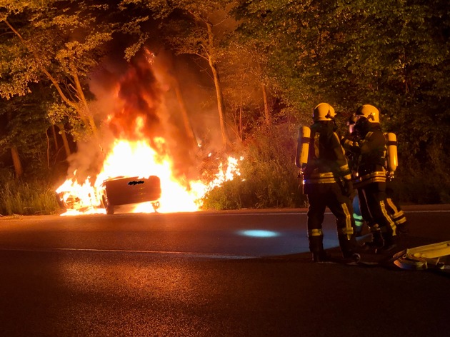 FW-EN: PKW-Brand nach Verkehrsunfall