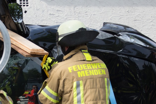 FW Menden: Eine verletzte Person bei Verkehrsunfall