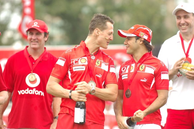 Vodafone Ferrari Rugby Challenge: Die Ferrari-Piloten Michael Schumacher und Felipe Massa stellten sich in Australien einer sportlichen Herausforderung der besonderen Art